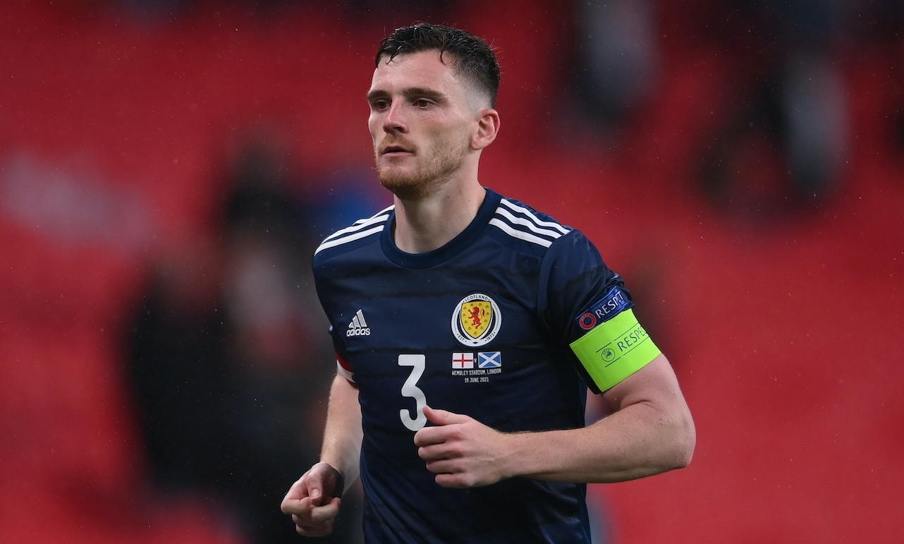 Andrew Robertson Liderando a investida da Escócia no Campeonato Europeu
