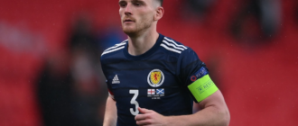 O zagueiro do Liverpool Robertson comenta sobre a disputa pelo título da Premier League