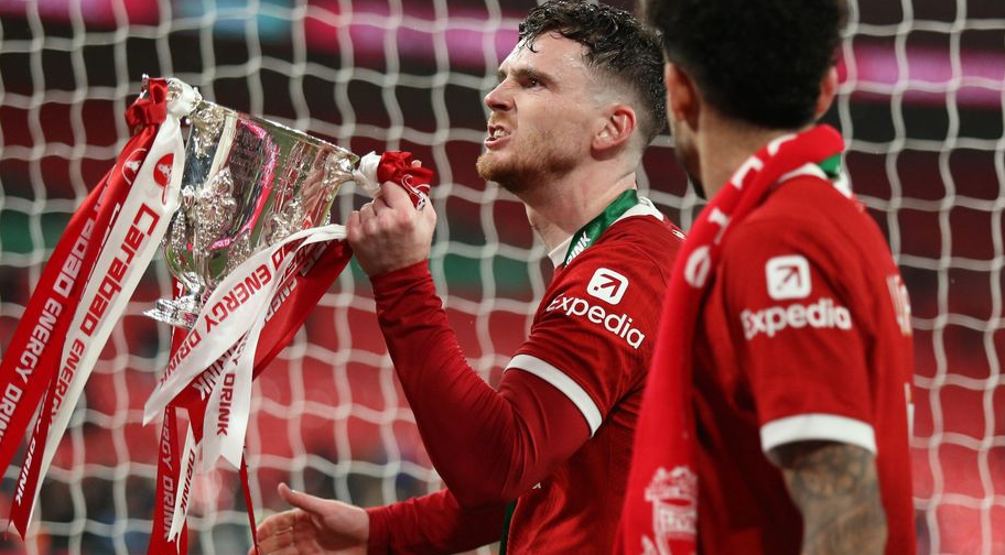 Robertson Klopp não quer que os fãs o elogiem, mas ele perderá esta batalha