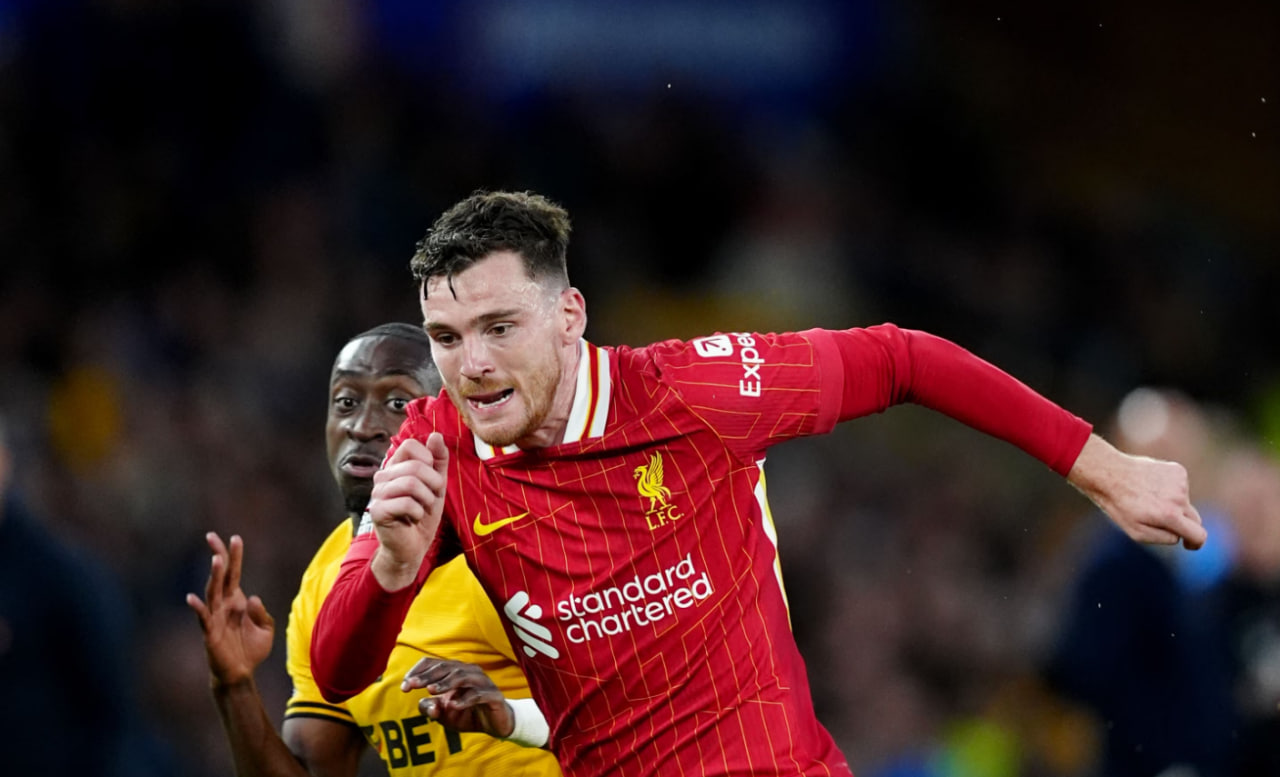 Klopp aborda incidente polêmico envolvendo bandeirinha e Robertson durante partida entre Liverpool e Arsenal